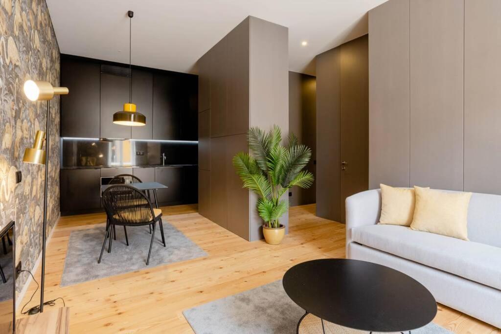 Boutique Rentals-Art & Charm II Apt W/ Terrace Porto Bagian luar foto