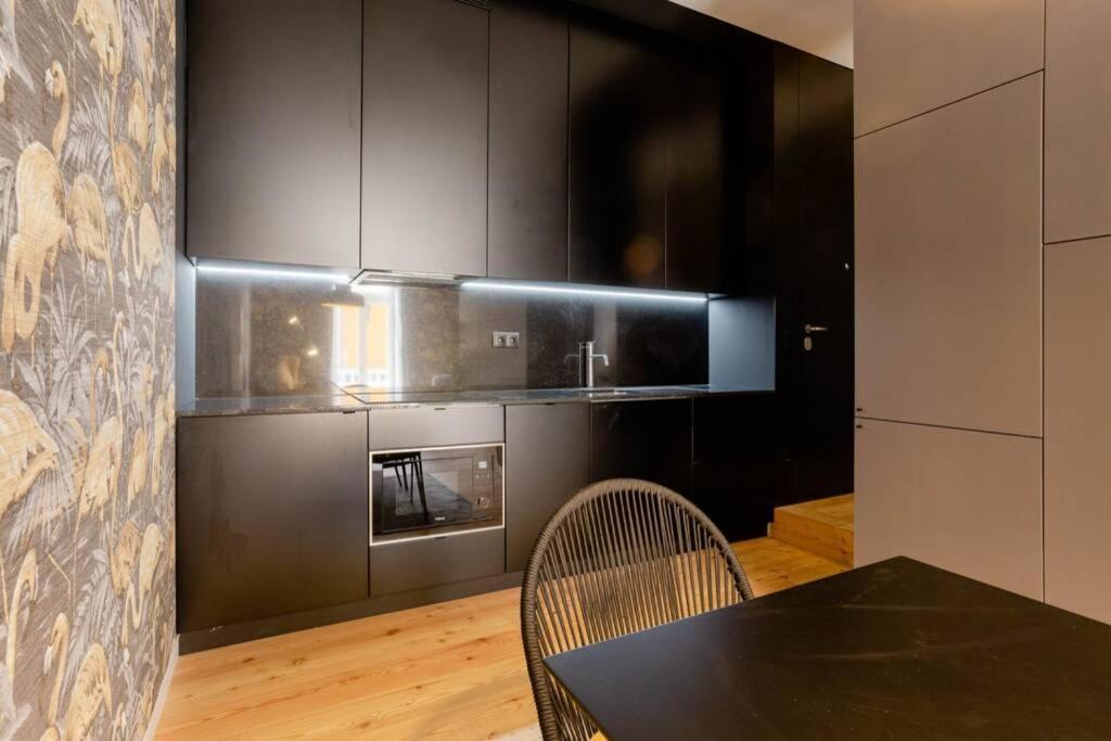 Boutique Rentals-Art & Charm II Apt W/ Terrace Porto Bagian luar foto