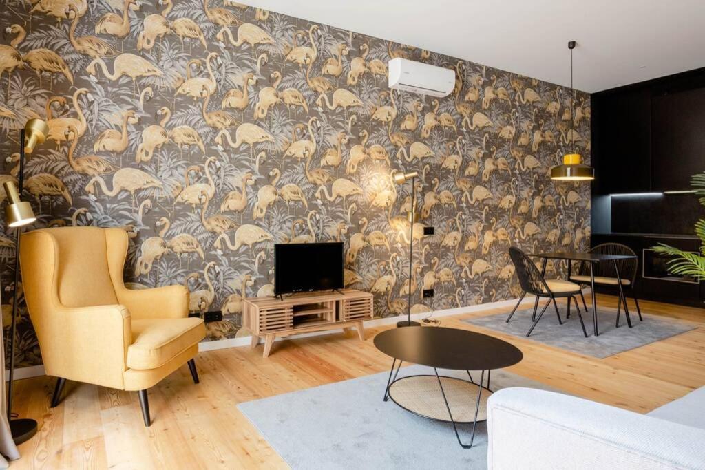 Boutique Rentals-Art & Charm II Apt W/ Terrace Porto Bagian luar foto